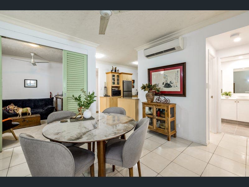 1724/2-10 Greenslopes Street, Cairns North — photo 1 of 5