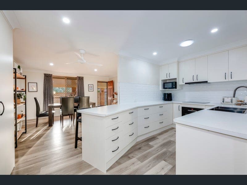 19 Hilltop Parade, Avoca — photo 1 of 5