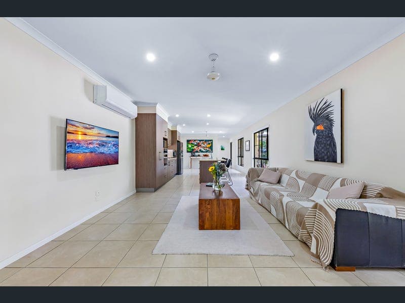 16 Johnswood Close, Cannonvale — photo 1 of 5