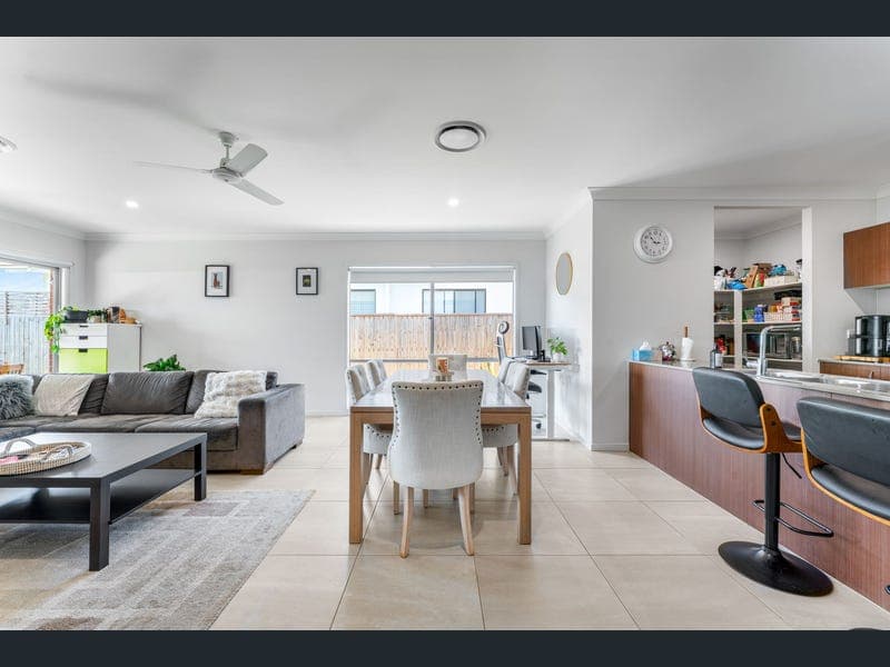 32 Snowdonia Crescent, Yarrabilba — photo 1 of 5