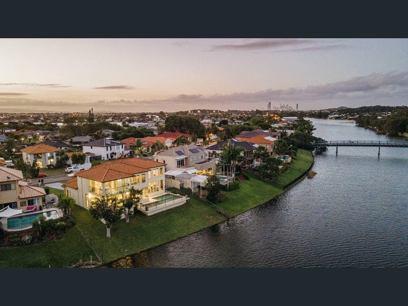 126 Dunlin Drive, Burleigh Waters — photo 1 of 5