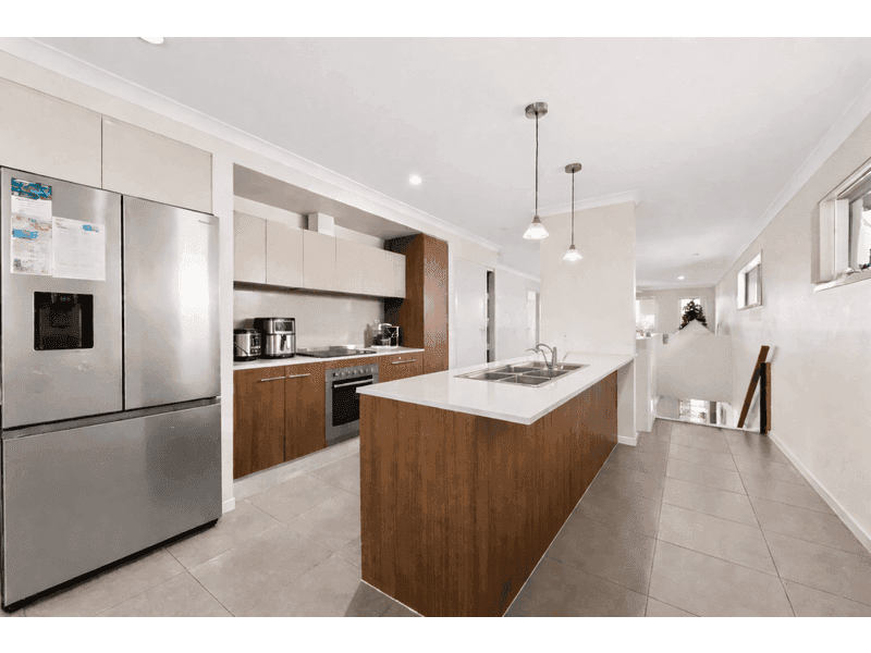 44 BROCK DRIVE, Springfield Lakes — photo 1 of 5