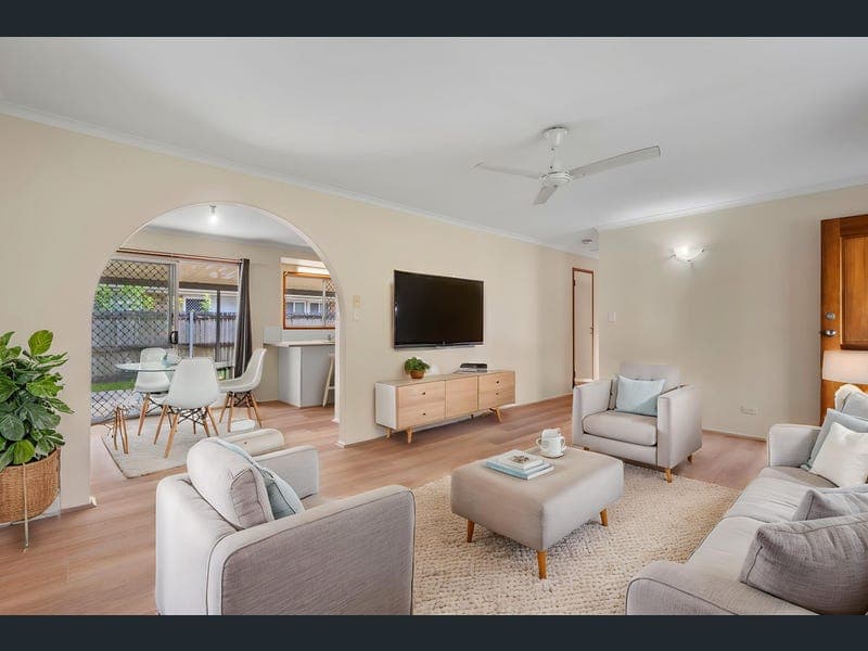 2 Elizabeth Court, Loganlea — photo 1 of 5