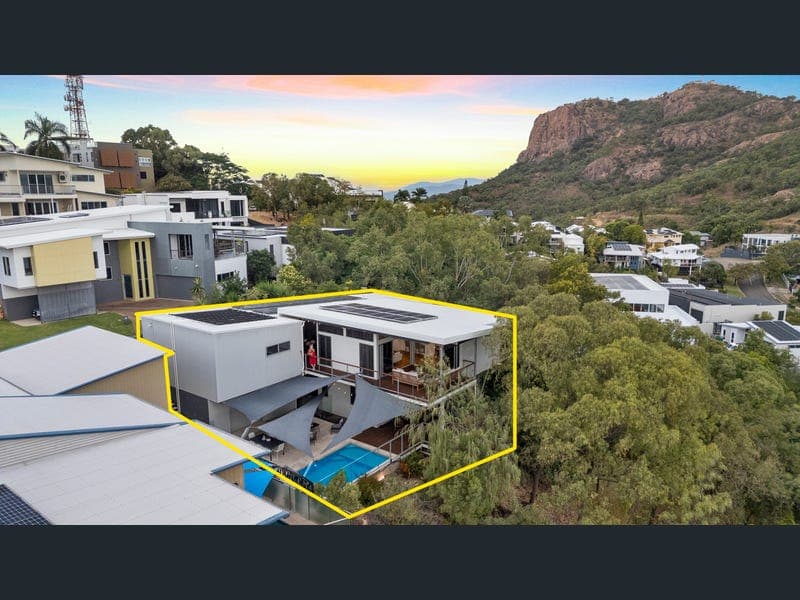 4 Ascot Place, Castle Hill — photo 1 of 5