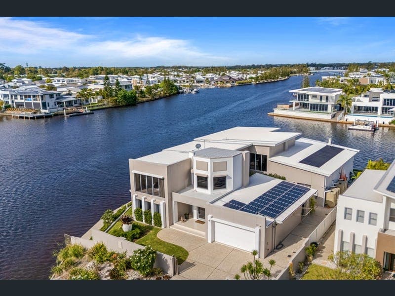 6 Lake Vista Lane, Pelican Waters — photo 1 of 5