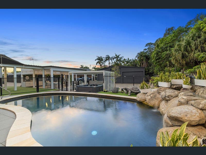 27 Candlewood Close, Mooloolaba — photo 1 of 5