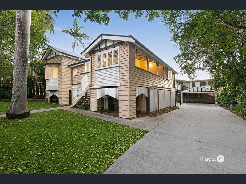 11 Poet Street, Holland Park West — photo 1 of 5