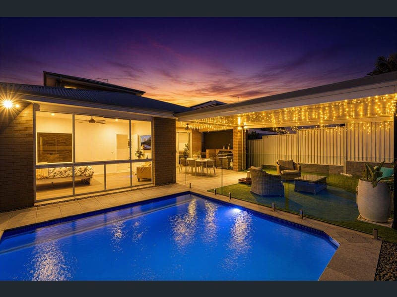 35A Bernecker Street, Carina — photo 1 of 5