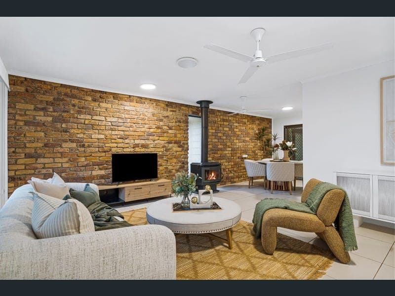8 Bushlark Court, Bellbowrie — photo 1 of 5