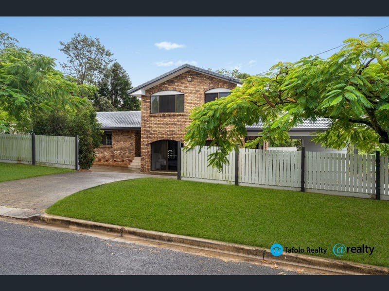 12 Azalea Street, Redland Bay — photo 1 of 5