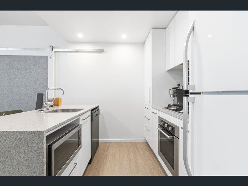 35/13 Railway Terrace, Milton — photo 1 of 5