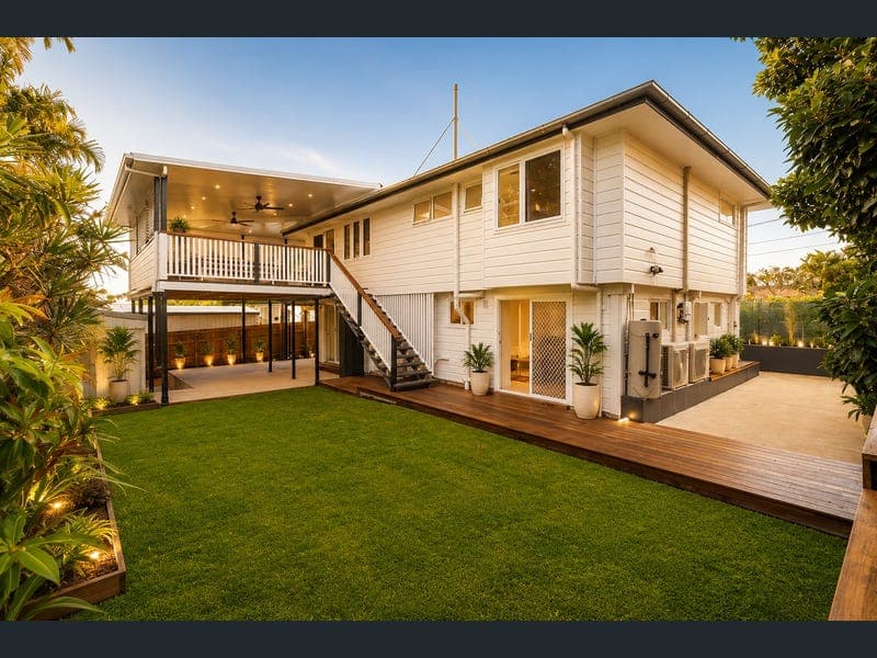 8 Ian Street, Lota — photo 1 of 5