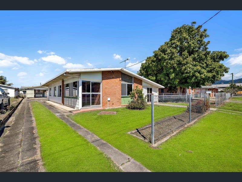 23 Hogan Street, Westcourt — photo 1 of 5