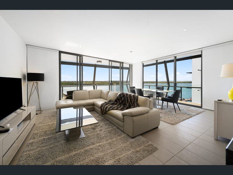 3401/4 Marina Promenade, Paradise Point — photo 1 of 5