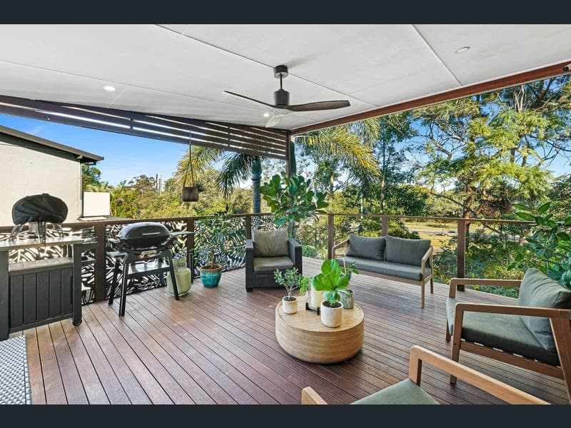 34 Wistaria Avenue, Southport — photo 1 of 5