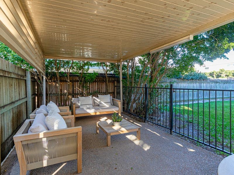 2/23 Winchester Street, Hamilton — photo 1 of 5
