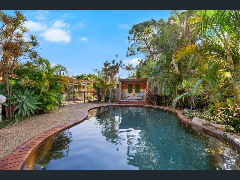 4 Honeyeater Court, Thornlands — photo 1 of 5
