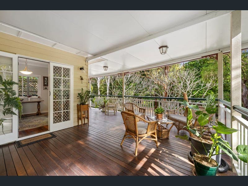 11 Bardon Esplanade — photo 1 of 5