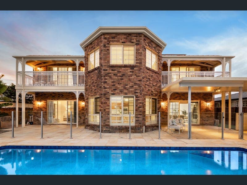 69 Port Jackson Boulevard, Clear Island Waters — photo 1 of 5