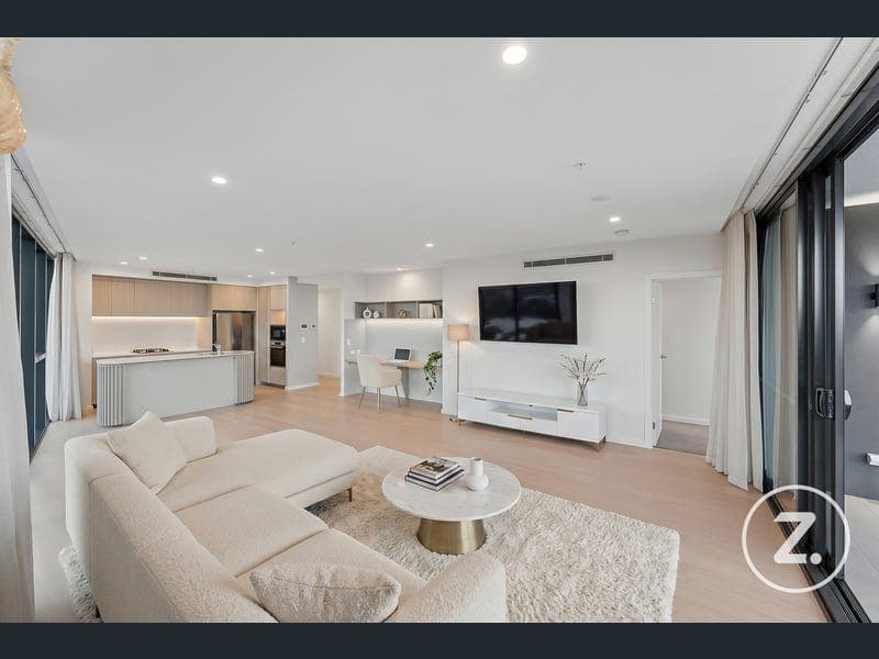 1007/180 Marine Parade, Labrador — photo 1 of 5