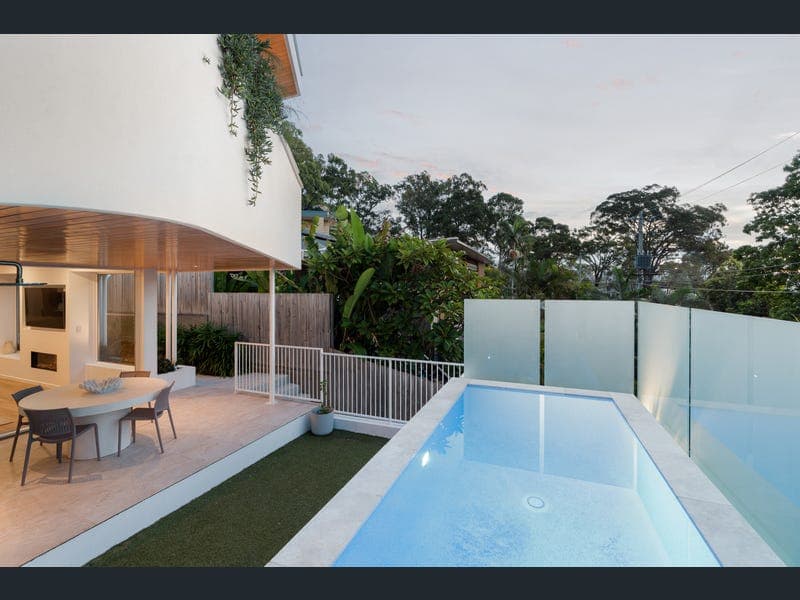 2/64 West Burleigh Road, Burleigh Heads — photo 1 of 5