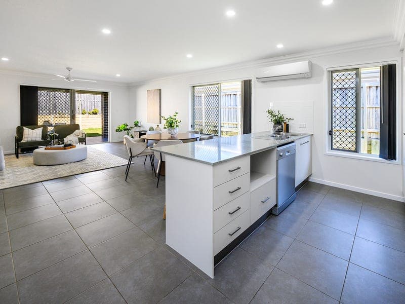 40 Ellabay Crescent, Redland Bay — photo 1 of 5