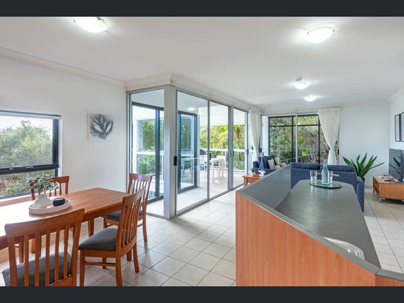 Oasis 1/2 Flametree Grove, Hamilton Island — photo 1 of 5