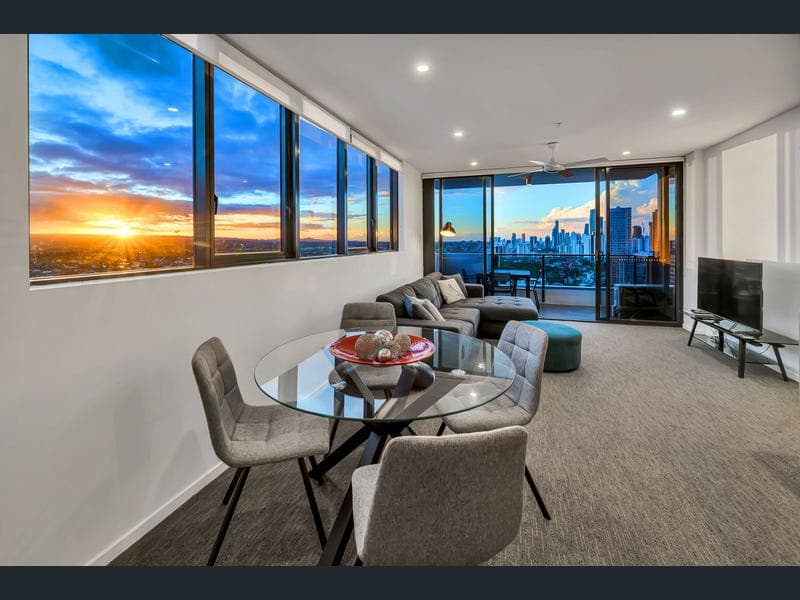 128/2729-2733 Gold Coast Highway, Broadbeach — photo 1 of 5