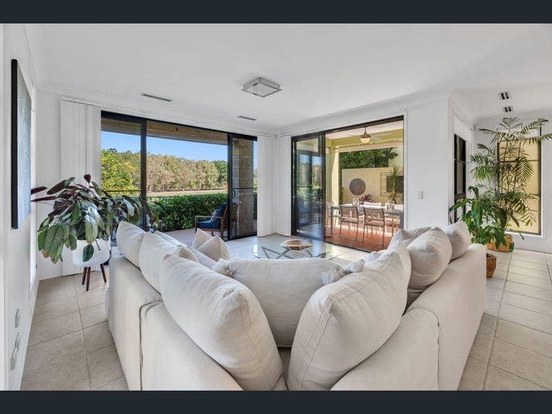 2033/1 The Vistas Drive, Carrara — photo 1 of 5