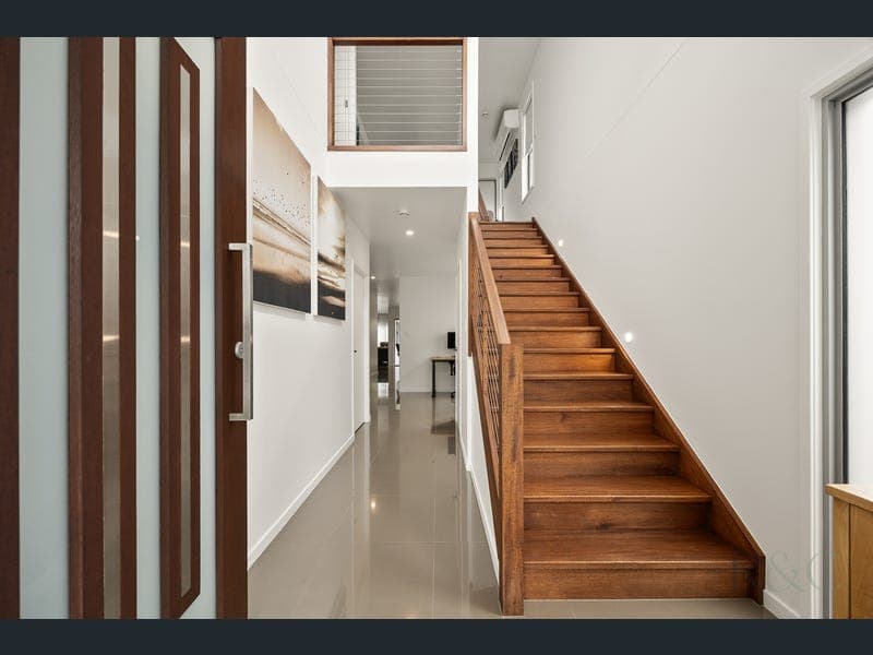 48 Brampton Crescent, Mountain Creek — photo 1 of 5