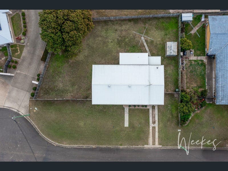 18 Farthing Court, Kepnock — photo 1 of 5