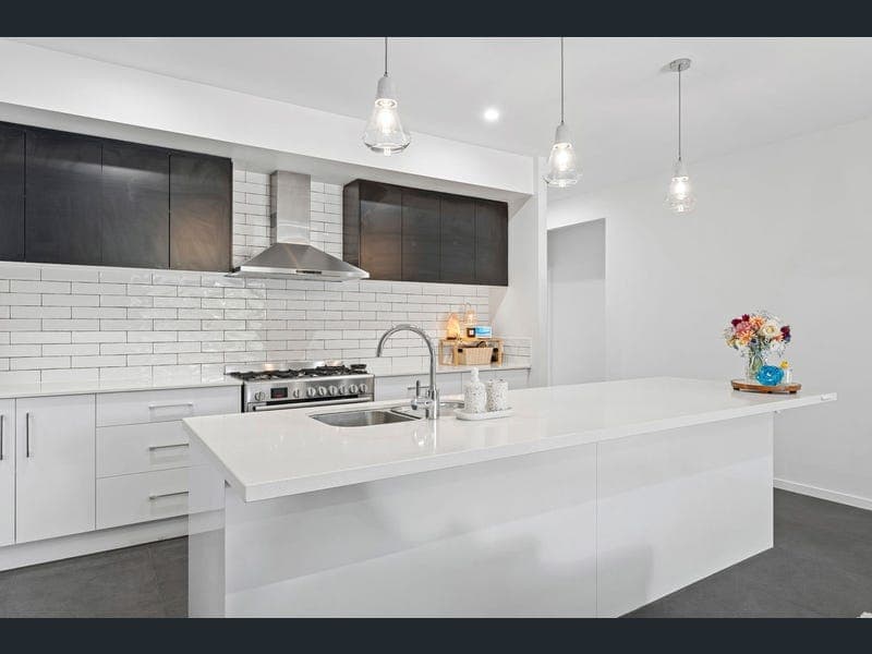 21 Dee Street, Deebing Heights — photo 1 of 5