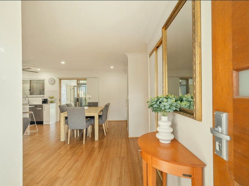 5 Banksia Court, Rothwell — photo 1 of 5