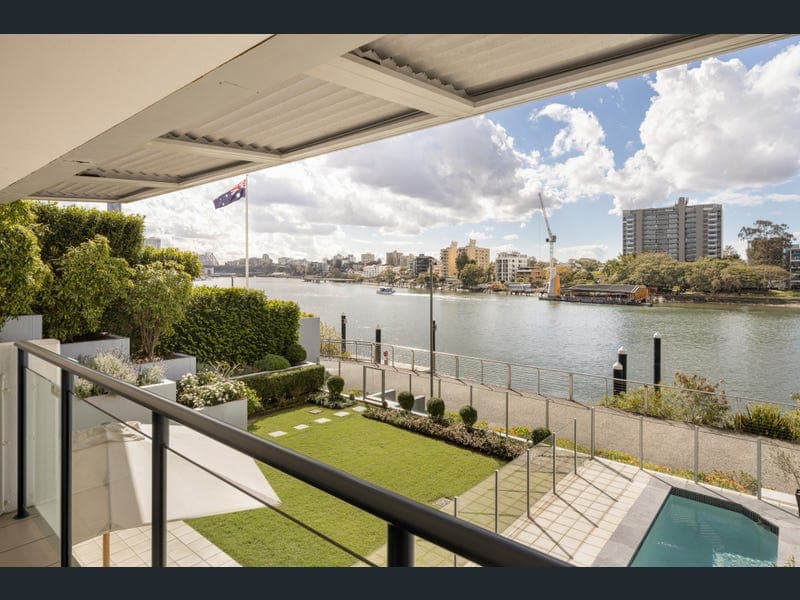 1/98 Thorn Street, Kangaroo Point — photo 1 of 5