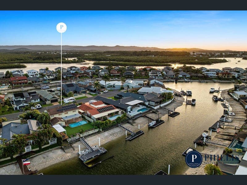 21 Seabreeze Street, Paradise Point — photo 1 of 5