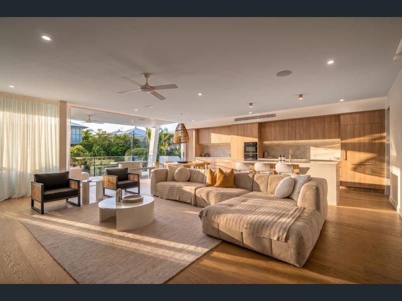 1/7 William Street, Noosaville — photo 1 of 5