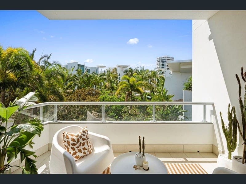 12P/28 Bayview Street, Runaway Bay — photo 1 of 5