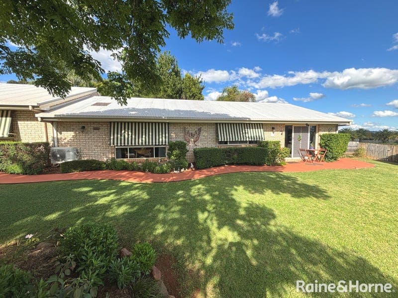 42 Windsor Circle, Kingaroy — photo 1 of 5