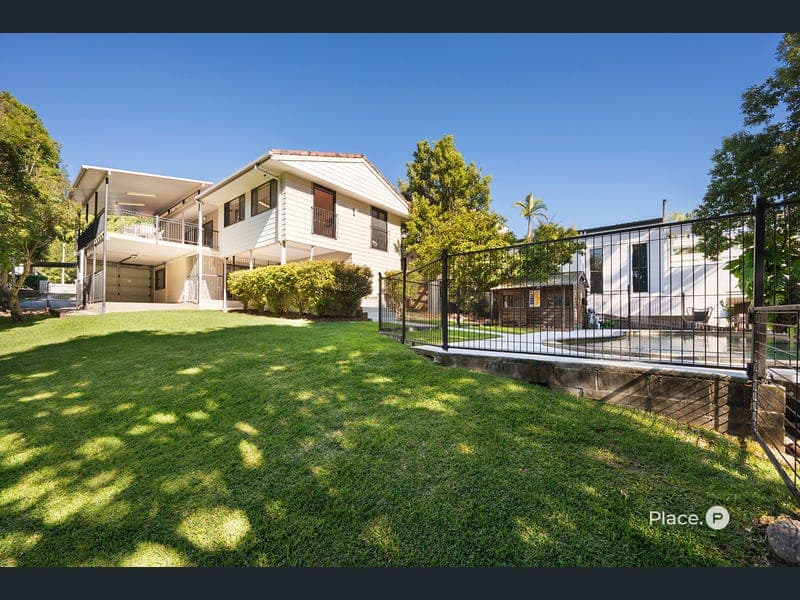 54 Olive Grove, Balmoral — photo 1 of 5
