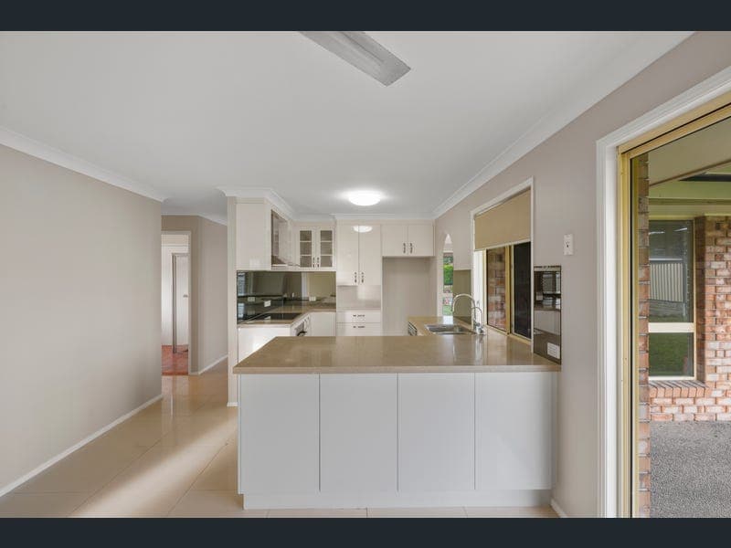 59 Bushland Drive, Regents Park — photo 1 of 5
