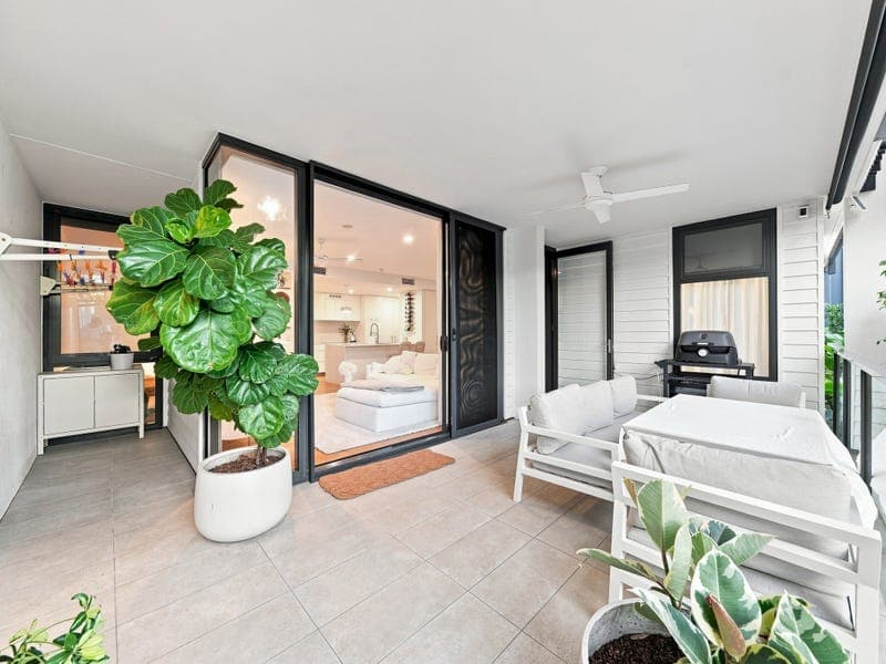 1101/39 Banya Street, Bulimba — photo 1 of 5