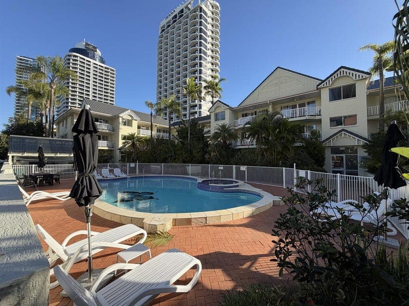 40/42 Beach Parade, Surfers Paradise — photo 1 of 5
