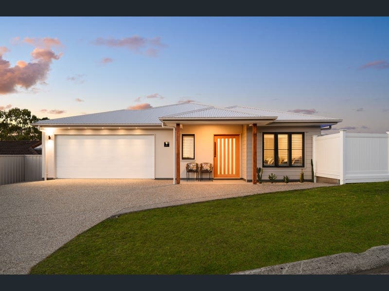 2 Kilcoy Place, Helensvale — photo 1 of 5