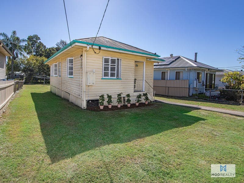 202 Glebe Road, Booval — photo 1 of 5