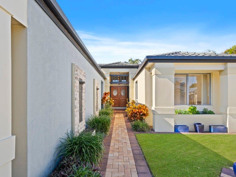 26 Tranquility Circuit, Helensvale — photo 1 of 5