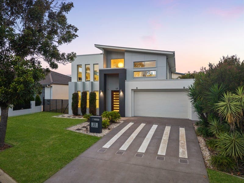 25 Phoenix Street, Rochedale — photo 1 of 5