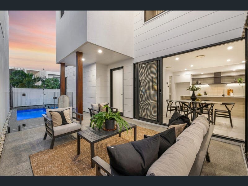 12 Barrel Street, Bokarina — photo 1 of 5