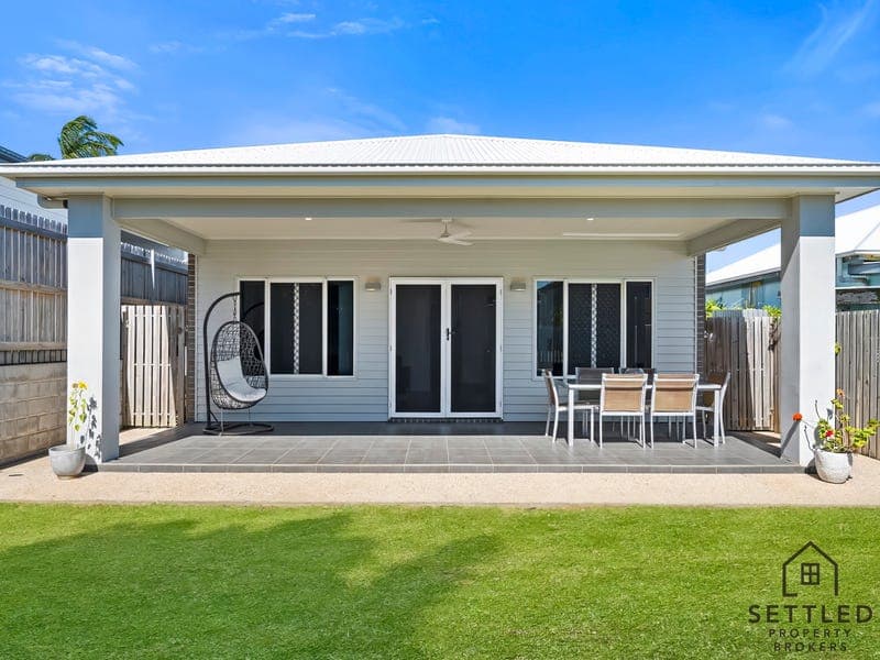 21 Matthew Flinders Drive, Cooee Bay — photo 1 of 5