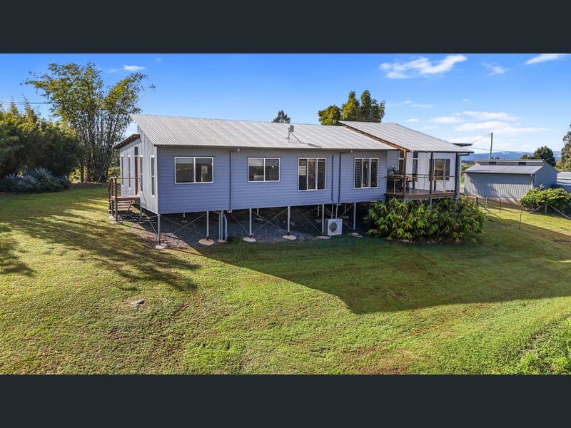 18 Kauri Court, Chatsworth — photo 1 of 5
