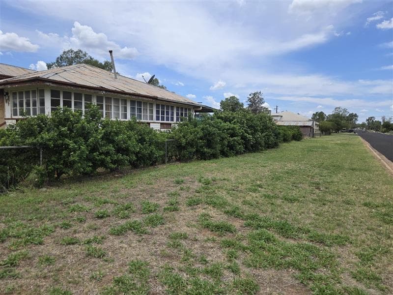 138 Alfred St, Charleville — photo 1 of 5